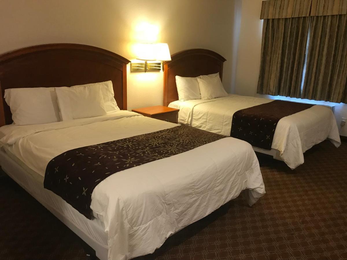 Woodburn Inn Екстер'єр фото