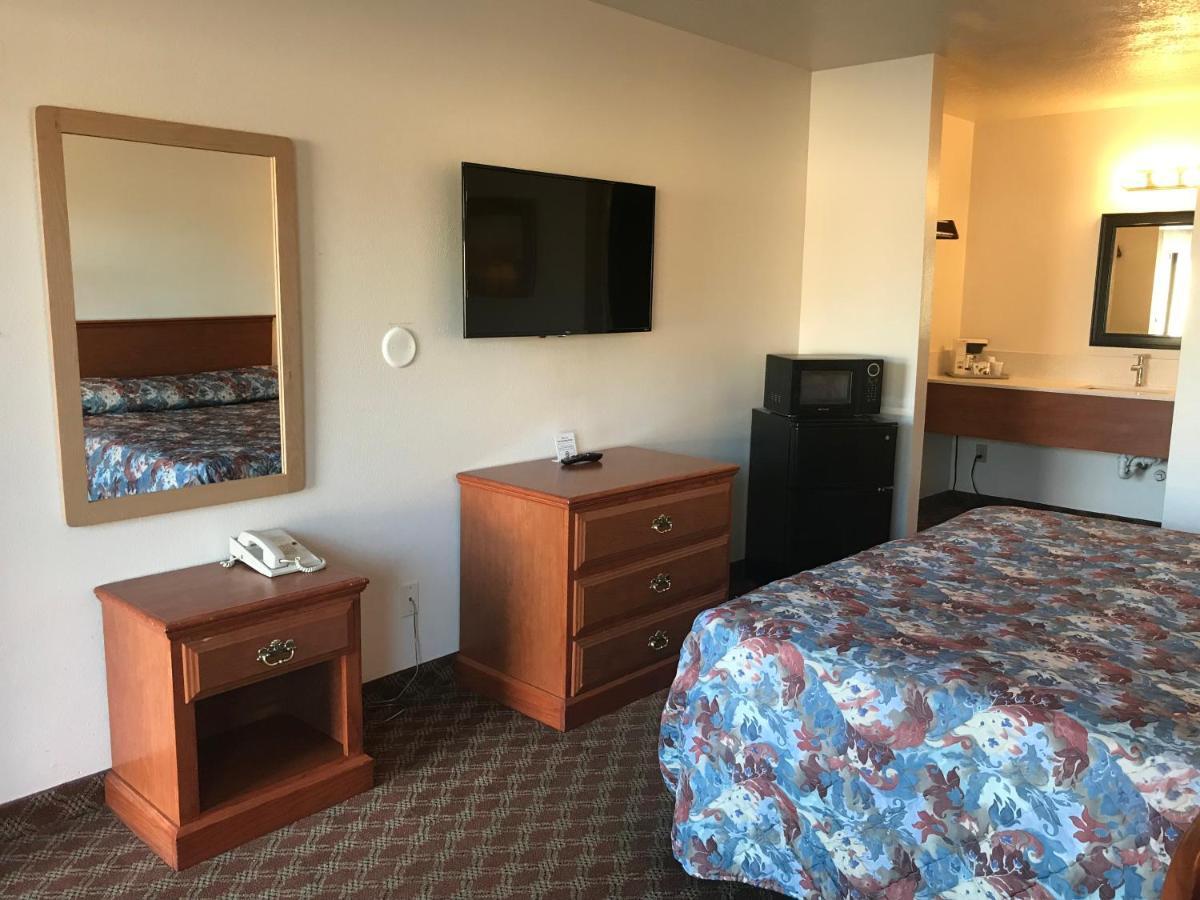 Woodburn Inn Екстер'єр фото