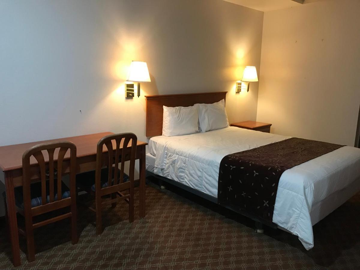 Woodburn Inn Екстер'єр фото