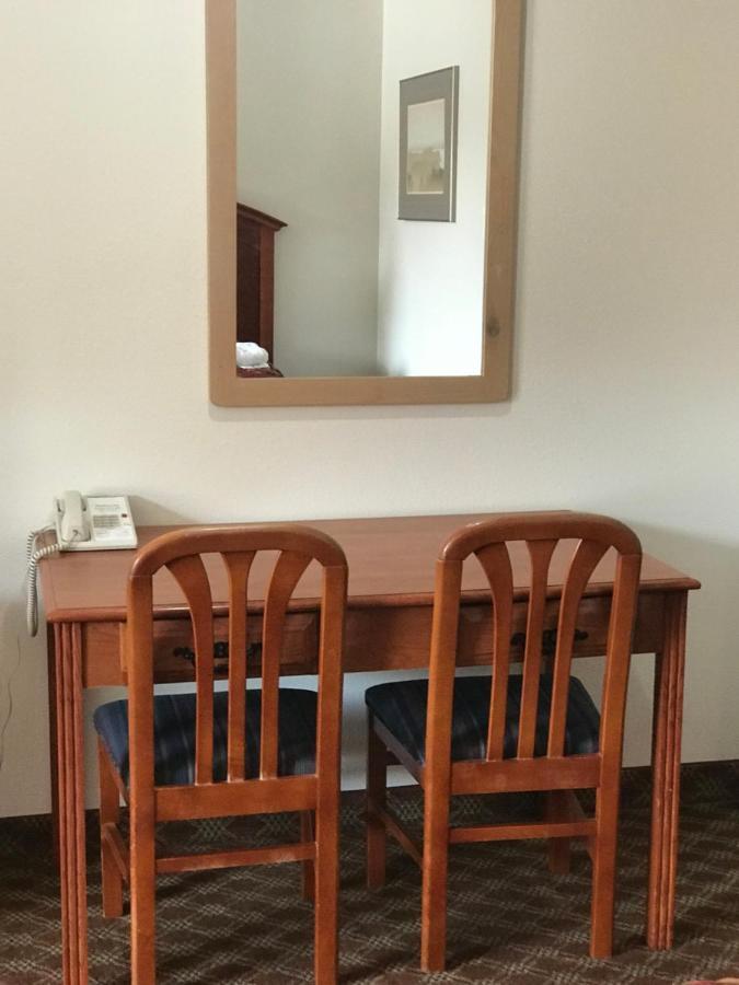 Woodburn Inn Екстер'єр фото