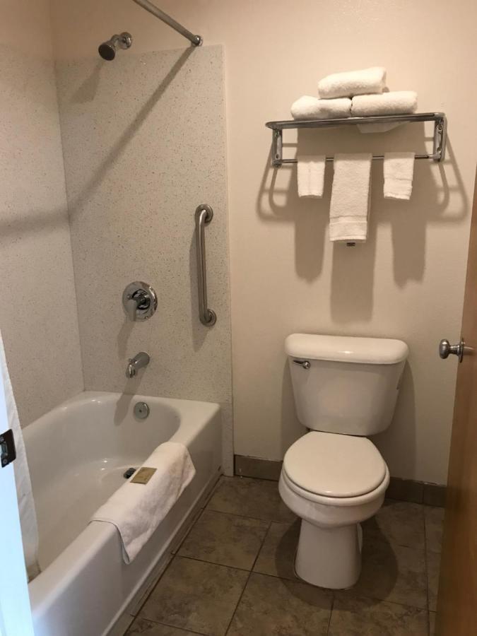 Woodburn Inn Екстер'єр фото
