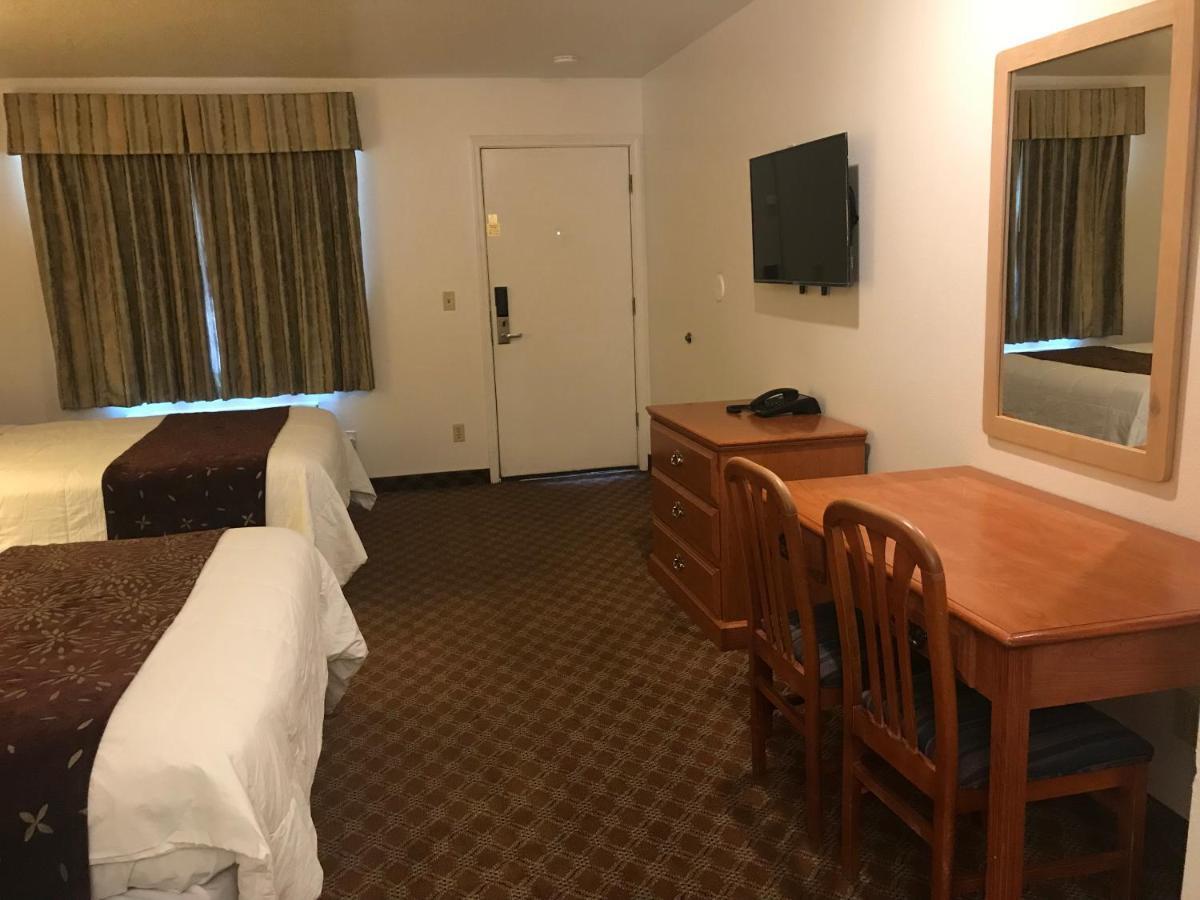 Woodburn Inn Екстер'єр фото