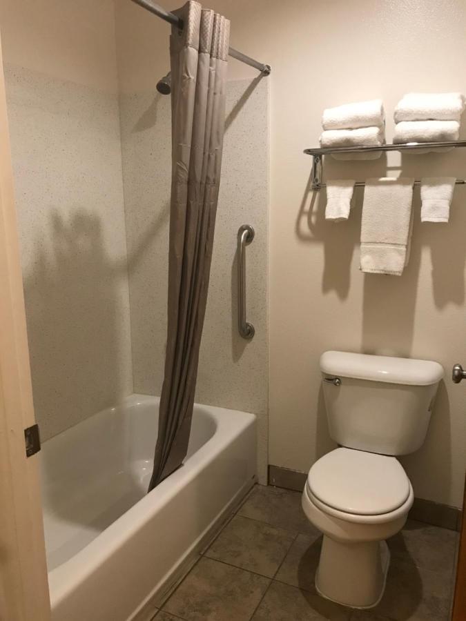 Woodburn Inn Екстер'єр фото