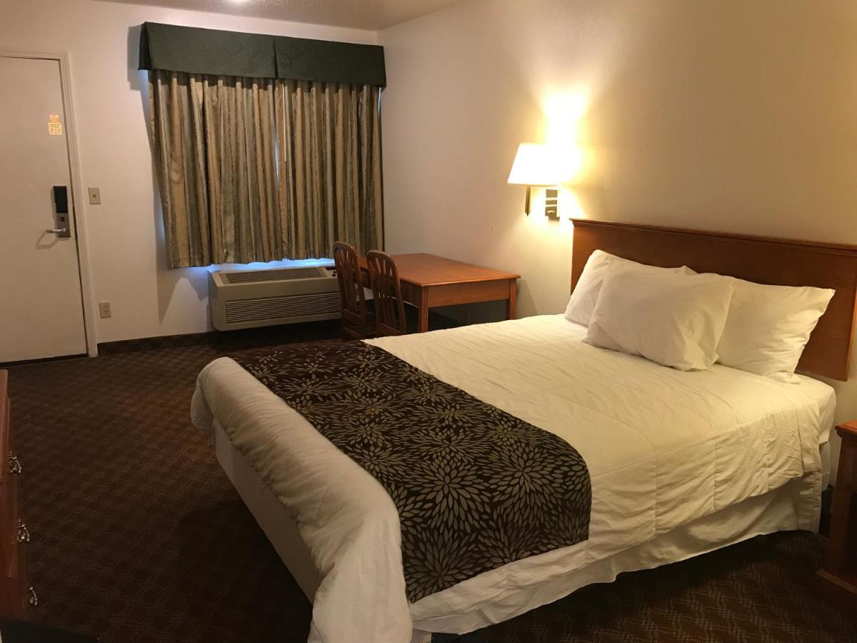 Woodburn Inn Екстер'єр фото