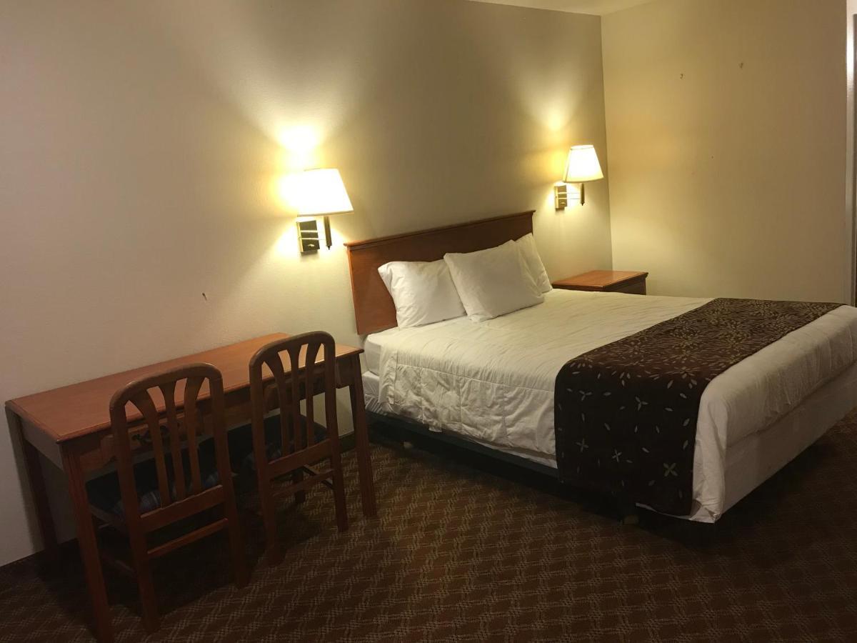 Woodburn Inn Екстер'єр фото