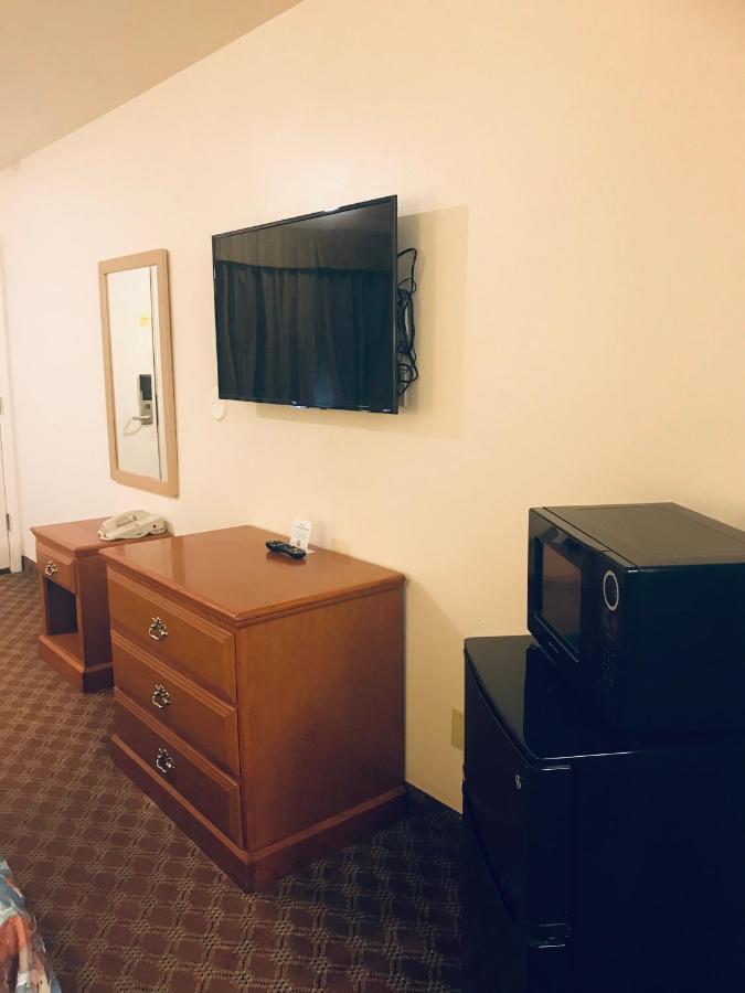 Woodburn Inn Екстер'єр фото