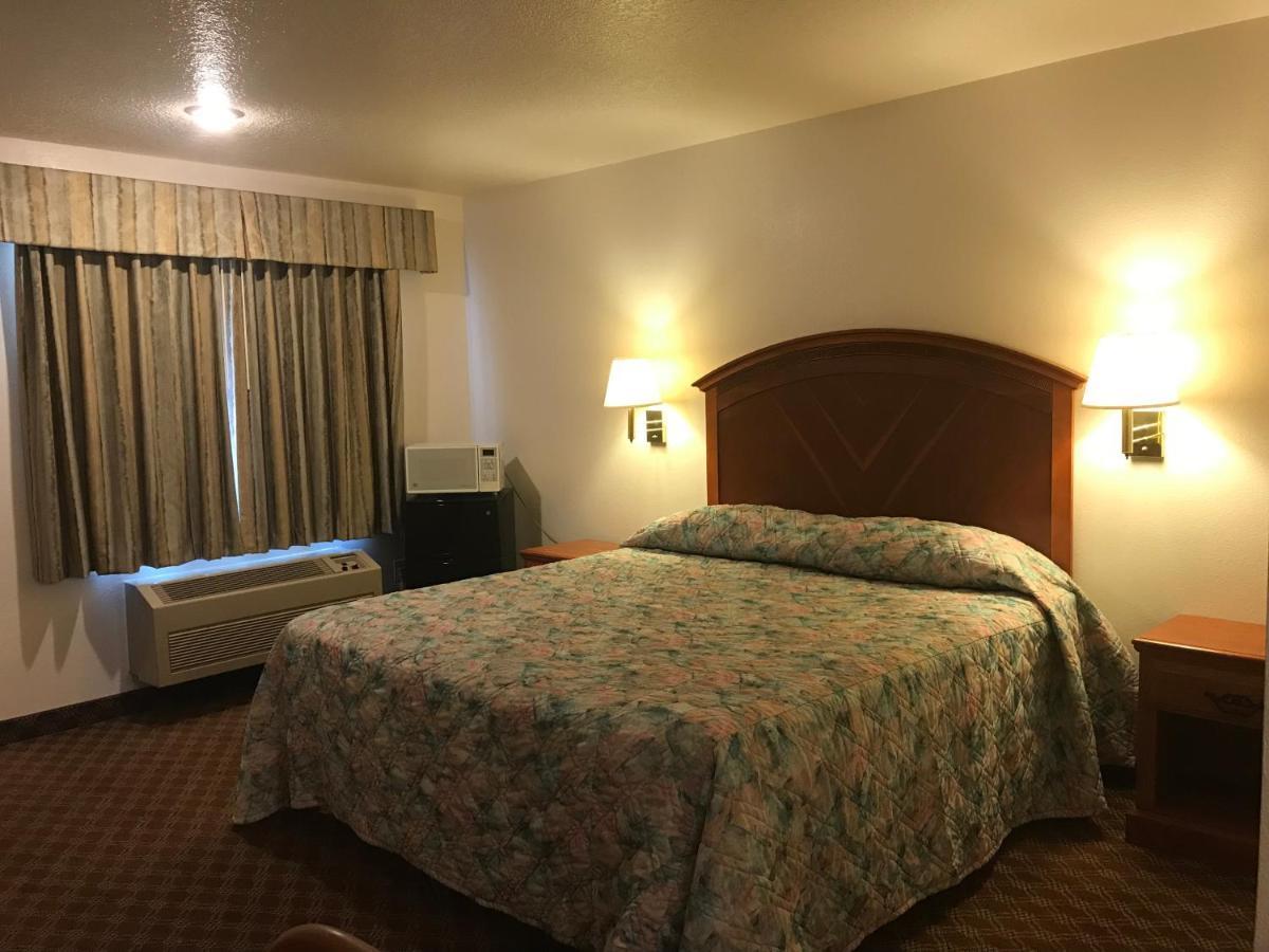 Woodburn Inn Екстер'єр фото