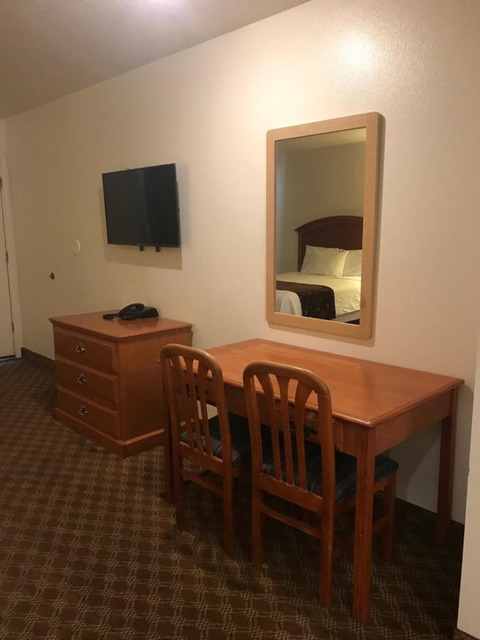Woodburn Inn Екстер'єр фото