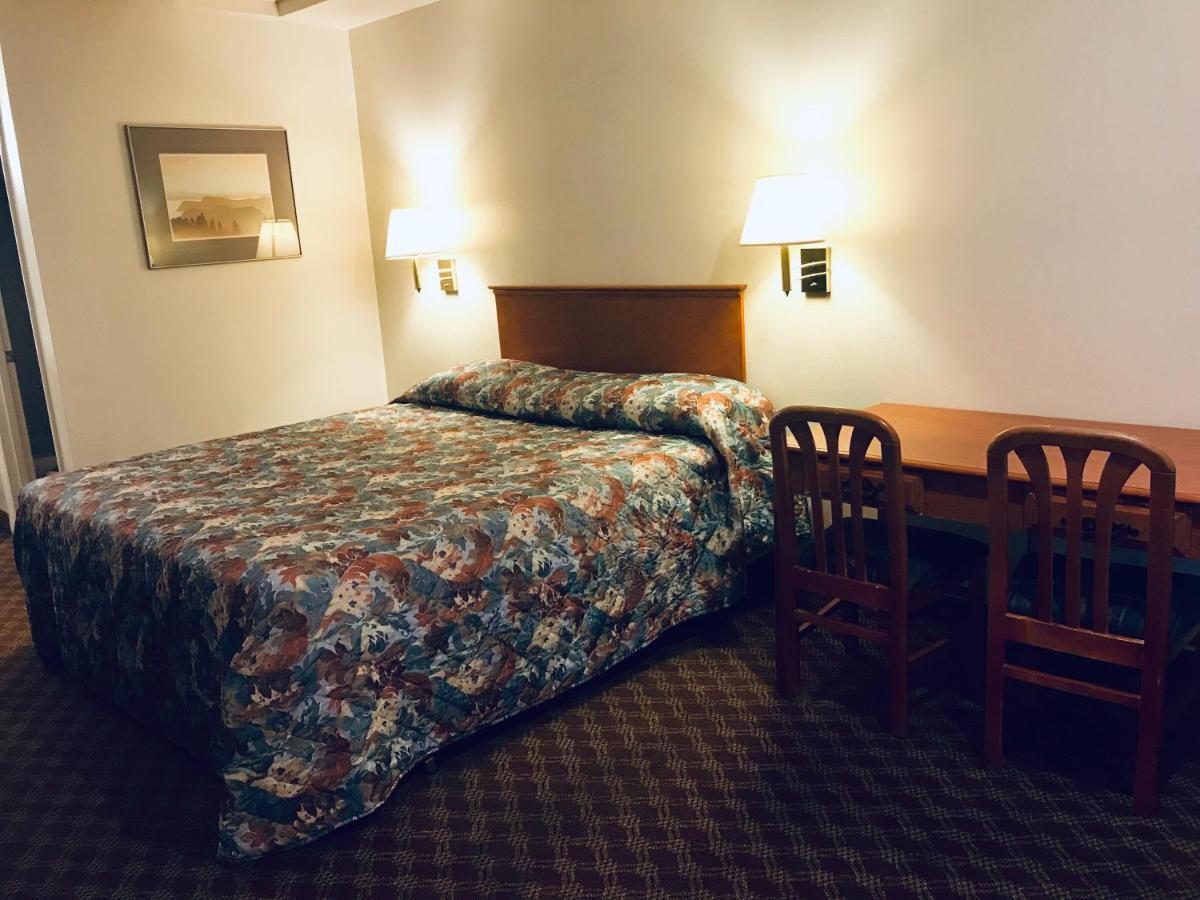 Woodburn Inn Екстер'єр фото