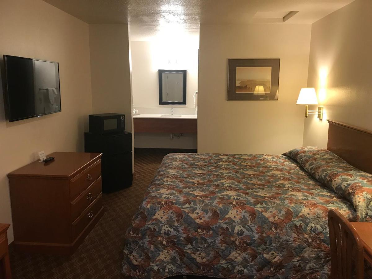 Woodburn Inn Екстер'єр фото