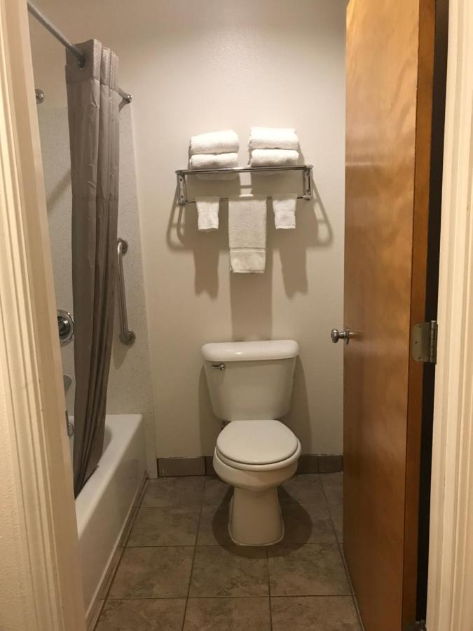 Woodburn Inn Екстер'єр фото