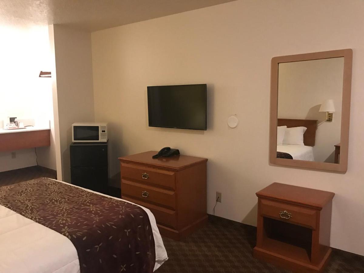 Woodburn Inn Екстер'єр фото