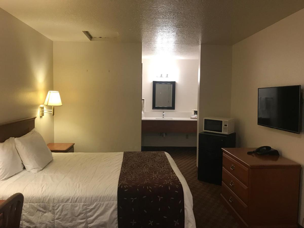Woodburn Inn Екстер'єр фото