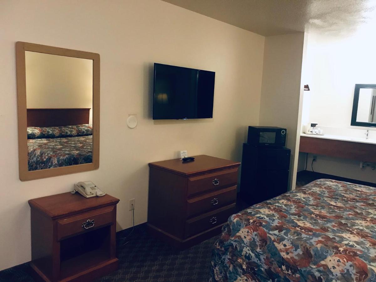 Woodburn Inn Екстер'єр фото